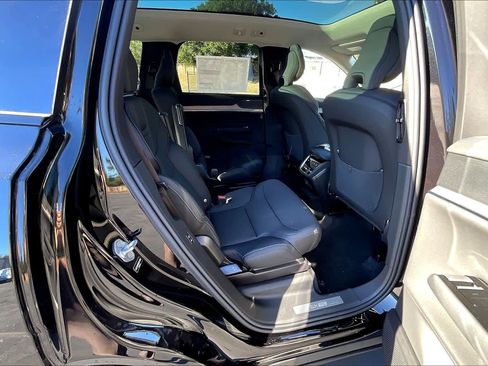 New 2025 Volvo EX90 Plus w/ Protection Package Premier image 27