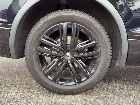 Used 2022 Volkswagen Tiguan SE R-Line AWD/4WD image 21