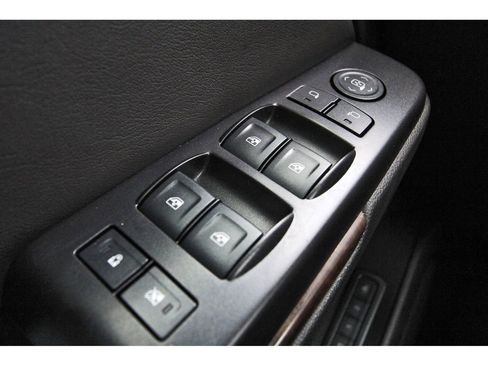 Used 2018 Chevrolet Tahoe LT image 19