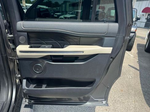 Used 2019 Ford Expedition Max Platinum RWD image 21