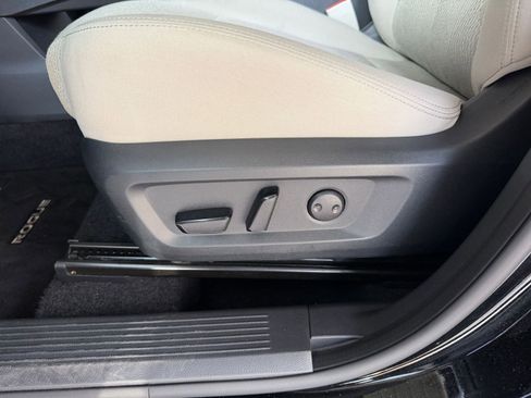 Used 2025 Nissan Rogue SV image 22