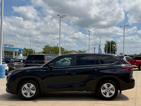 Used 2023 Toyota Highlander LE image 8