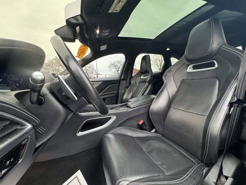 Used 2019 Jaguar F-PACE S image 10