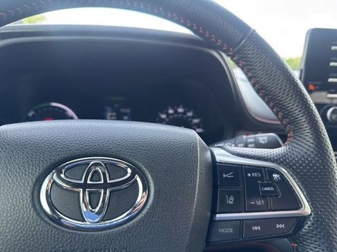 Used 2023 Toyota Sienna XSE w/ XSE Plus Package image 18