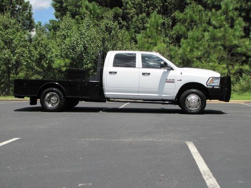 Used 2017 RAM 3500 Tradesman w/ Chrome Appearance Group AWD/4WD image 4