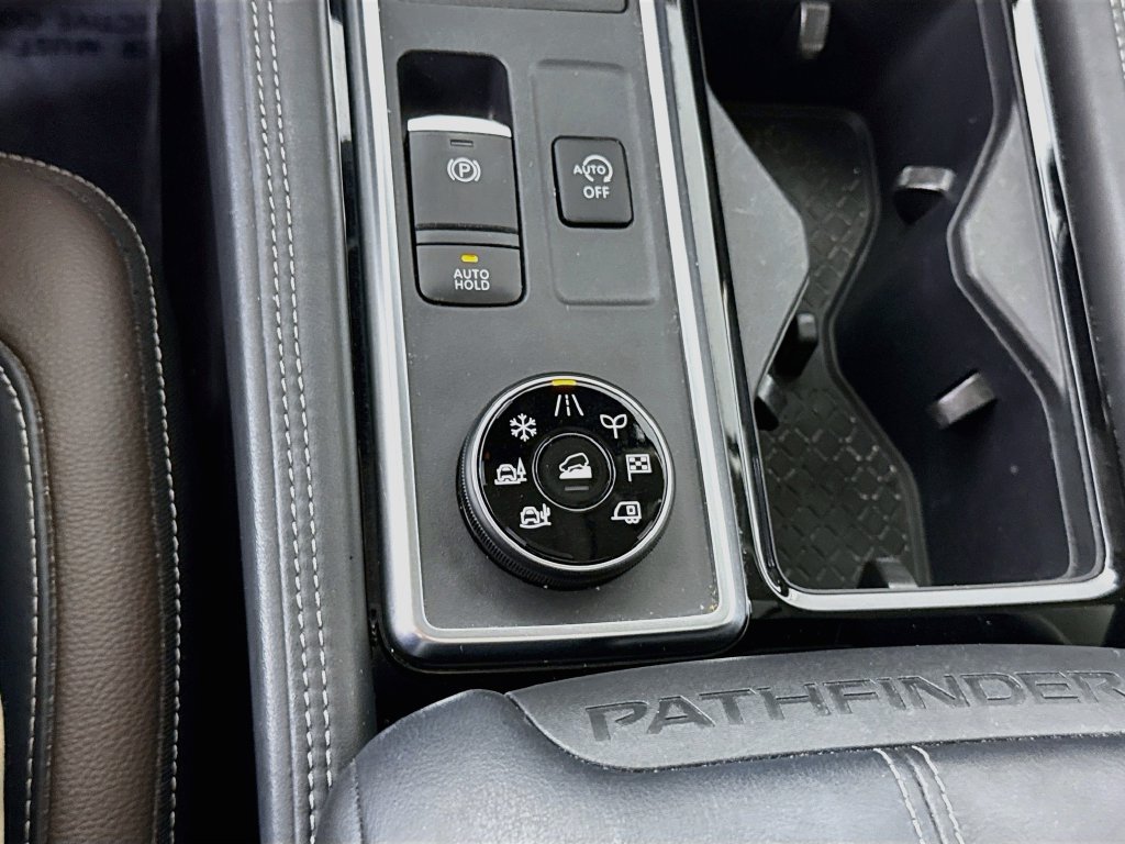 Certified 2024 Nissan Pathfinder Platinum AWD/4WD image 11