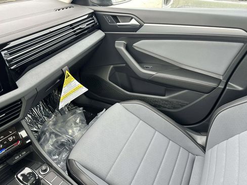 New 2026 Volkswagen Jetta SE FWD image 26