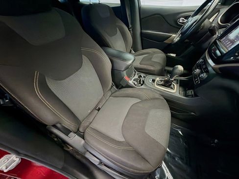 Used 2017 Jeep Cherokee Latitude w/ Comfort/Convenience Group FWD image 15