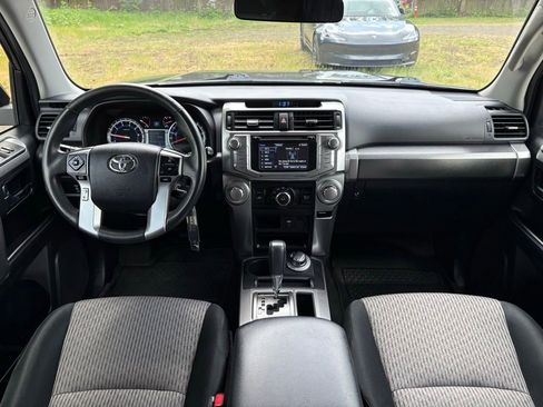 Used 2018 Toyota 4Runner SR5 AWD/4WD image 17