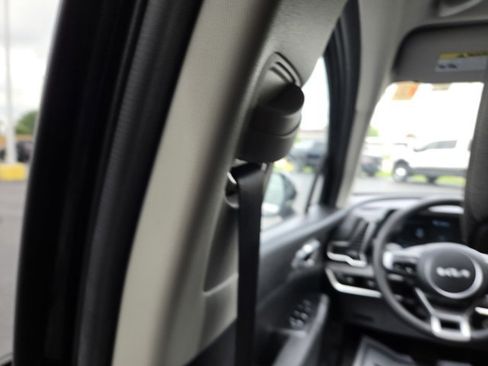 Used 2025 Kia Sportage LX FWD image 31