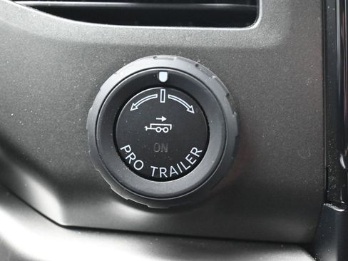 Used 2024 Ford Expedition XLT image 30