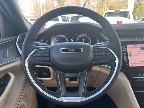 New 2026 Jeep Grand Cherokee L Limited w/ Limited Altitude Package AWD/4WD image 15