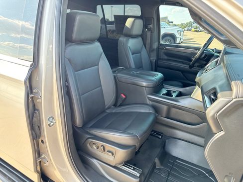 Used 2022 Chevrolet Tahoe LT w/ LT Signature Plus Package RWD image 26