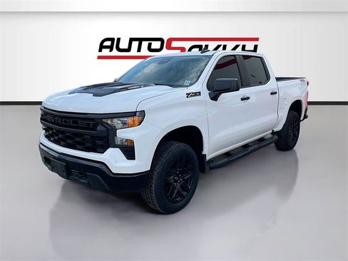 Used 2024 Chevrolet Silverado 1500 Custom Trail Boss w/ Turbomax Blackout Package image 3