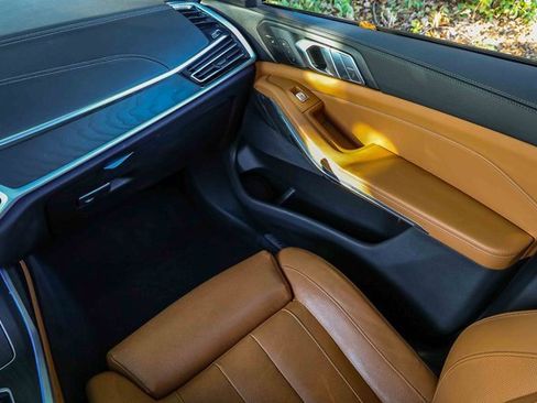 Used 2022 BMW X7 xDrive40i w/ M Sport Package image 18