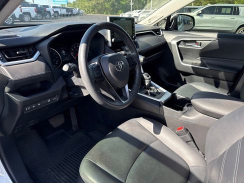Used 2022 Toyota RAV4 XLE Premium image 18