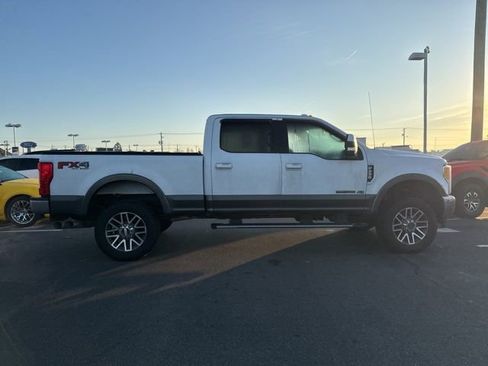 Used 2017 Ford F250 Lariat w/ Lariat Value Package image 4