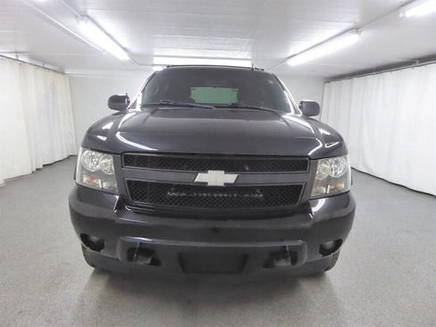 Used 2011 Chevrolet Avalanche LS AWD/4WD image 2