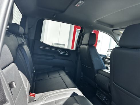 Used 2025 GMC Sierra 1500 SLT AWD/4WD image 11