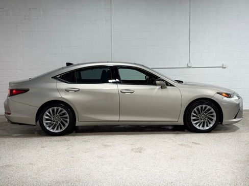 Used 2019 Lexus ES 350 Ultra Luxury w/ Accessory Package image 6