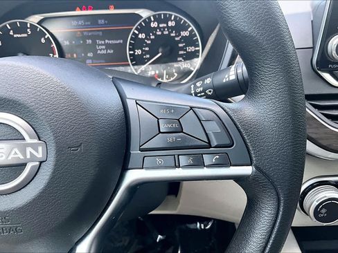 Used 2025 Nissan Altima 2.5 SV FWD image 25