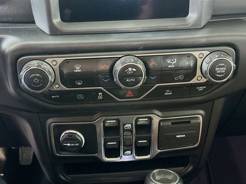 Used 2023 Jeep Wrangler Sahara image 24