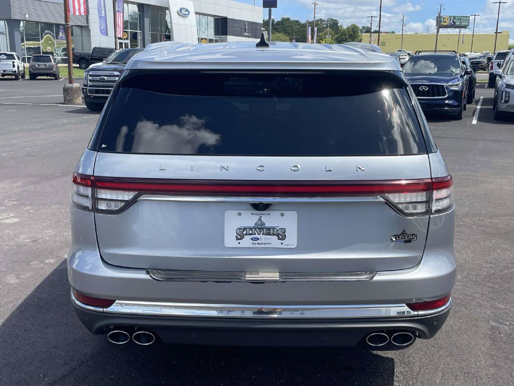 Used 2024 Lincoln Aviator 2WD w/ Premium Package image 4