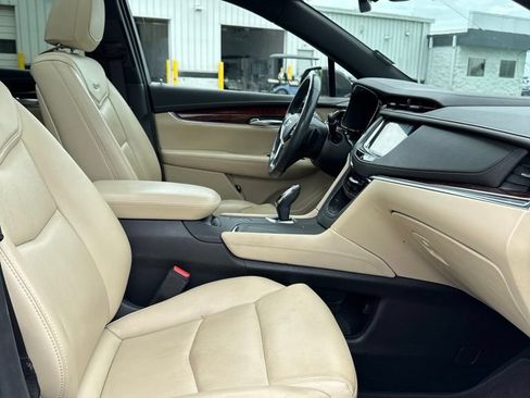 Used 2019 Cadillac XT5 Luxury w/ Advanced Security Package FWD image 13
