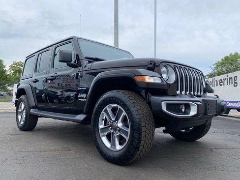 Used 2020 Jeep Wrangler Unlimited Sahara w/ Dual Top Group AWD/4WD image 33