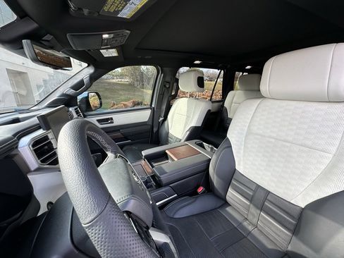 Used 2025 Toyota Sequoia Capstone image 17