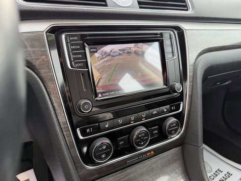 Used 2017 Volkswagen Passat 1.8T SE image 14