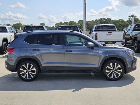 Used 2022 Volkswagen Taos SE FWD image 4