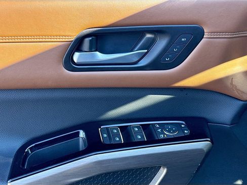 Used 2022 Nissan Pathfinder Platinum w/ Cargo Package image 18