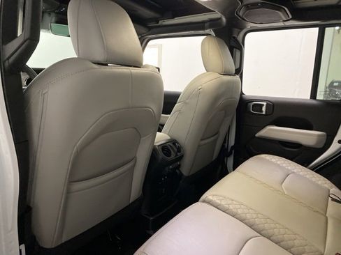 Used 2021 Jeep Wrangler Unlimited Sahara image 18