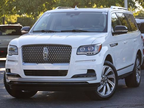 Used 2022 Lincoln Navigator Reserve AWD/4WD image 16