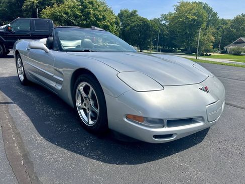 Used 2001 Chevrolet Corvette Convertible w/ Preferred Equipment Group2 RWD image 2