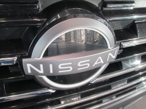 Used 2024 Nissan Rogue SV image 9