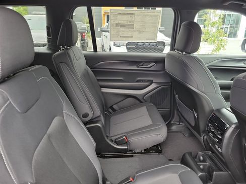 New 2026 Jeep Grand Cherokee L Laredo AWD/4WD image 28