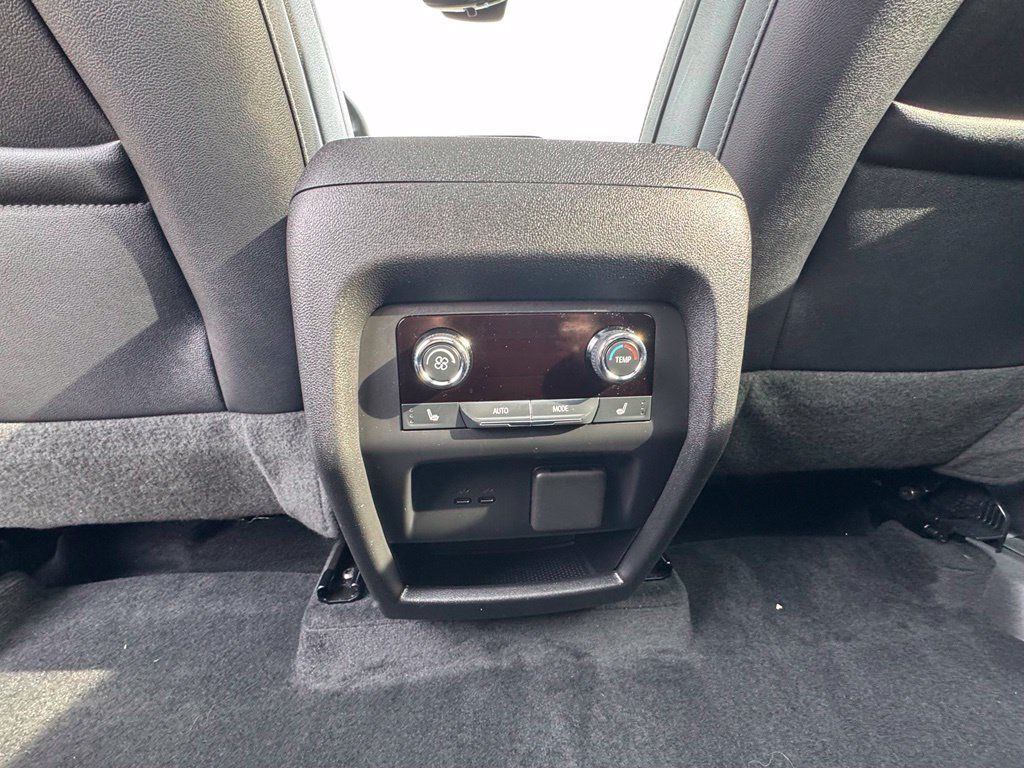 Used 2024 Chevrolet Traverse RS AWD/4WD image 33