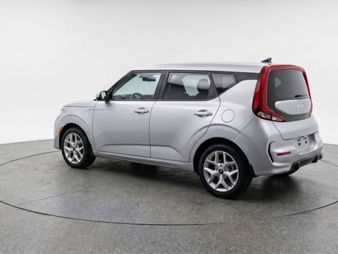 Used 2025 Kia Soul LX w/ LX Technology Package FWD image 6