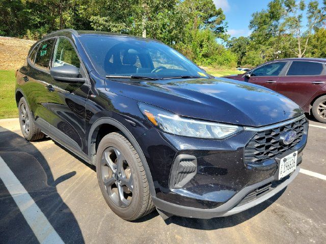 Used 2025 Ford Escape ST-Line AWD/4WD image 1