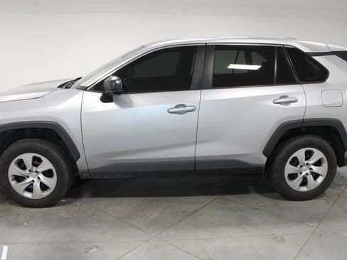 Used 2022 Toyota RAV4 LE FWD image 6