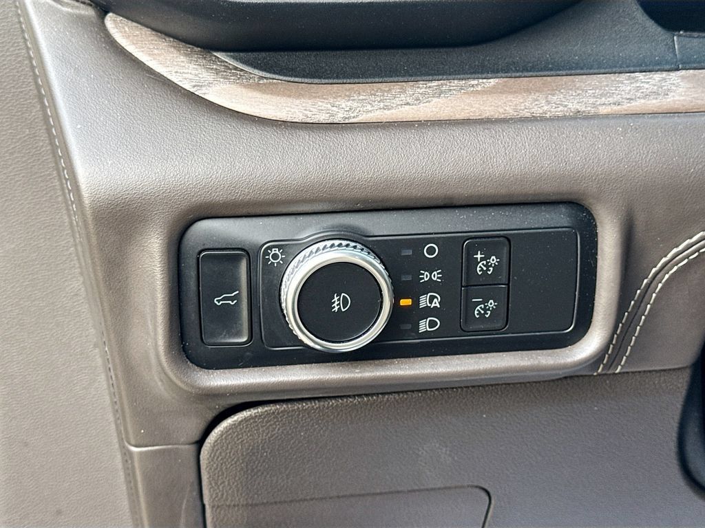 Used 2022 Ford Explorer Platinum w/ Equipment Group 601A AWD/4WD image 10