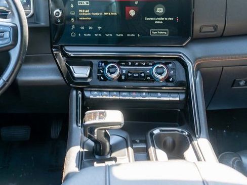 Used 2023 GMC Sierra 1500 AT4 w/ AT4 Premium Package AWD/4WD image 17
