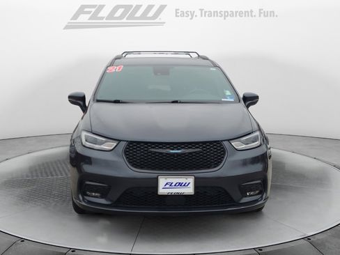 Used 2021 Chrysler Pacifica Touring-L w/ S Appearance Package image 3