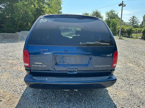Used 2000 Chrysler Town & Country LXi FWD image 3