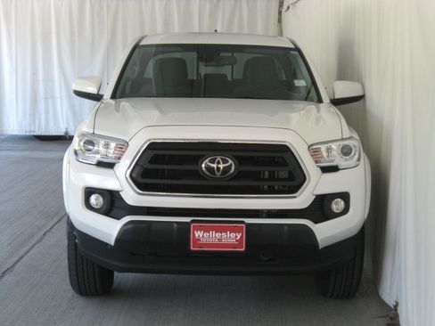 Used 2022 Toyota Tacoma SR5 image 3