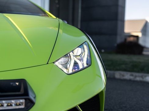 Used 2024 Lamborghini Huracan Sterrato image 10