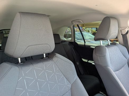 Used 2022 Toyota RAV4 XLE FWD image 3