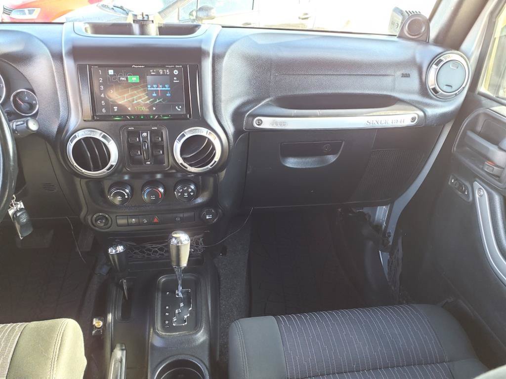 Used 2012 Jeep Wrangler Unlimited Rubicon w/ Max Tow Pkg AWD/4WD image 10
